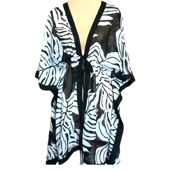 Anthropologie Other - CZ Coverups black and white tropical kimono
